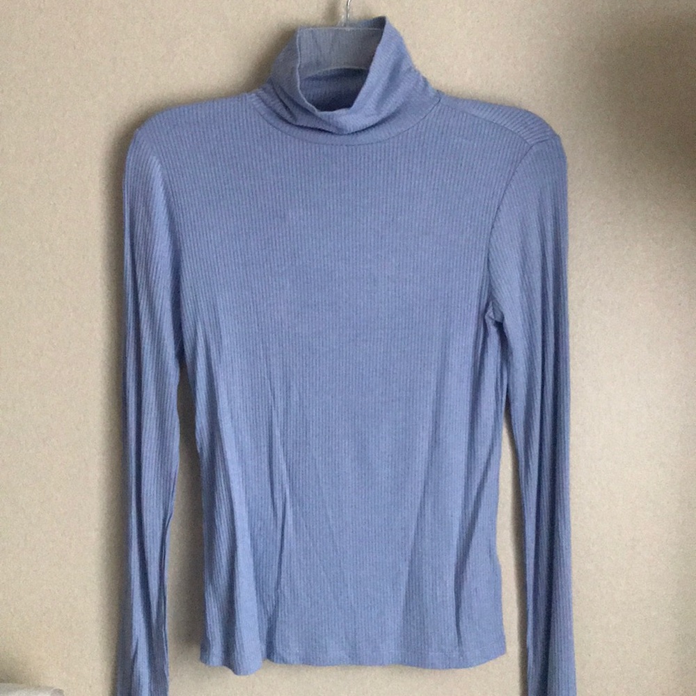 Light blue ribbed turtleneck